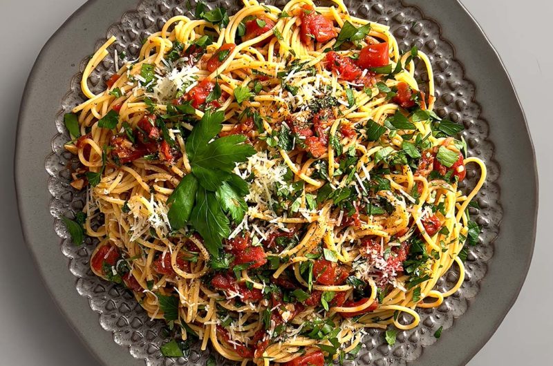Spaghetti with Anchovies, Tomatoes, and Parsley