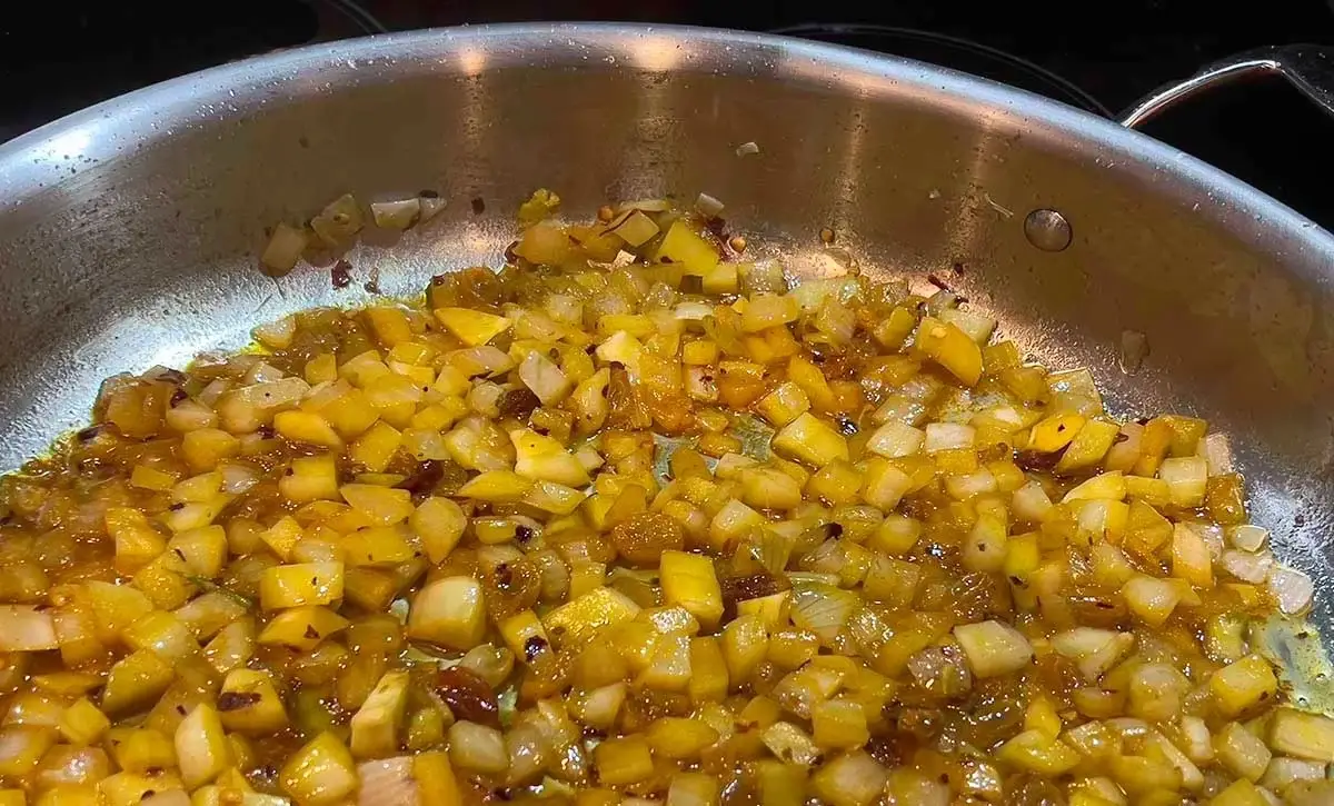 Cooking Onions with Saffron