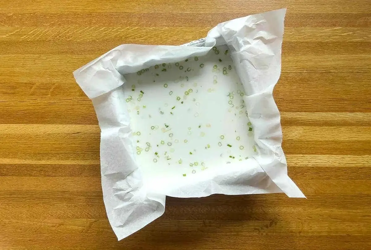 Uncooked Sticky Coconut Rice Cakes with Turmeric Tomatoes