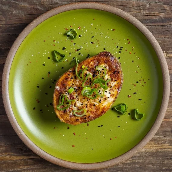 baked_potato_halves_with_garlic_butter_1500