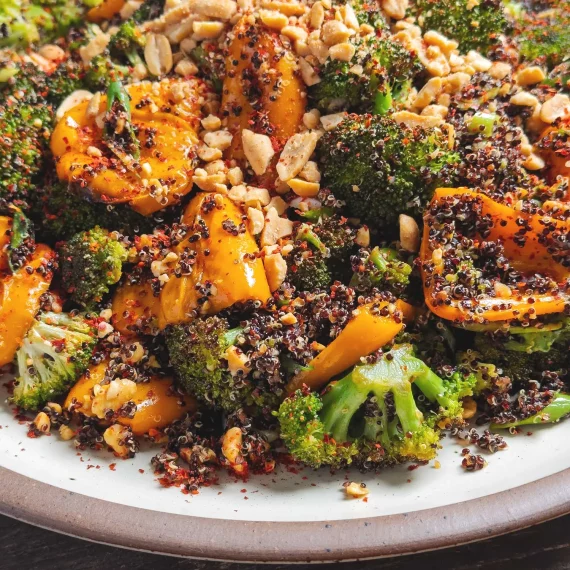 black_quinoa_with_roasted_broccoli_and_sweet_peppers_1500