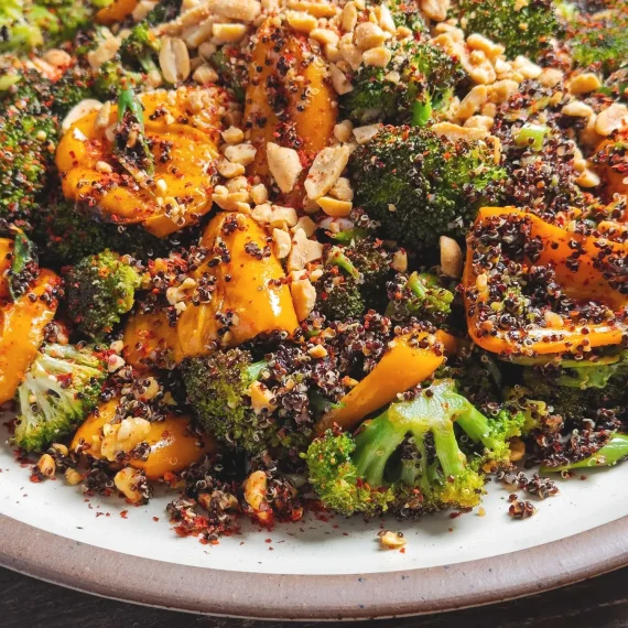 black_quinoa_with_roasted_broccoli_and_sweet_peppers_1500