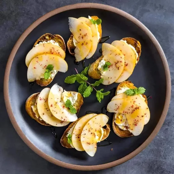 goat_cheese_toasts_1080